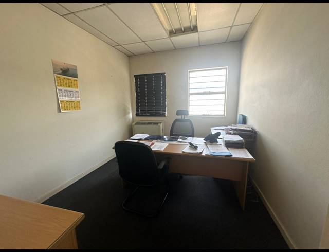 1,700M² WAREHOUSE TO LET IN SPARTAN